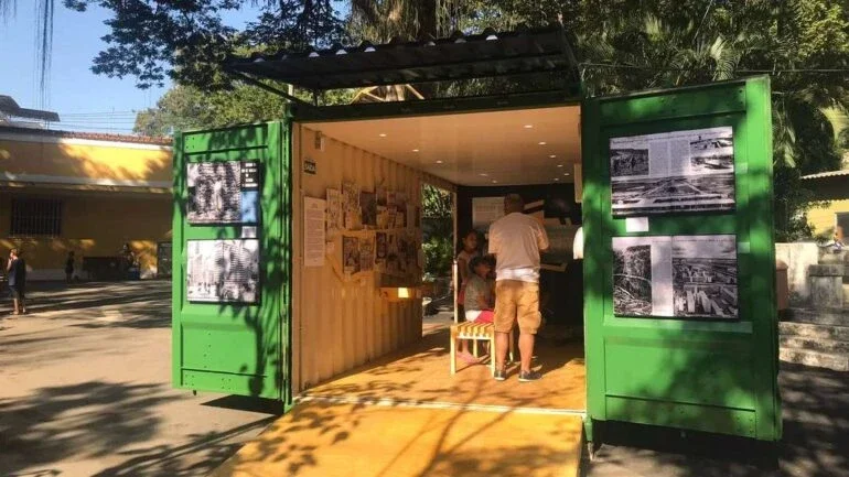 Exposição em contêineres 