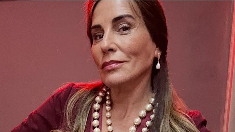 Aos 60 anos, Gloria Pires exibe boa forma em clique de biquíni: ‘Obra de arte’