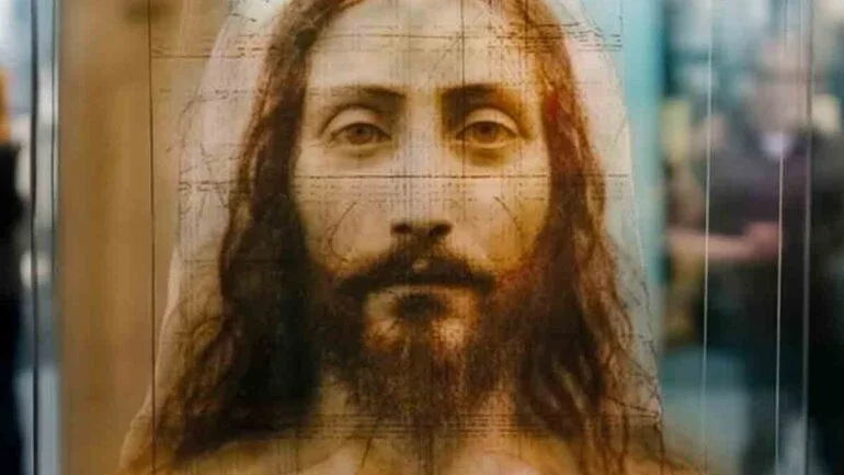 Inteligência Artificial revela imagem de como Jesus pode ter sido baseado no Sudário de Turim. Foto: Reprodução Instagram @dailystar