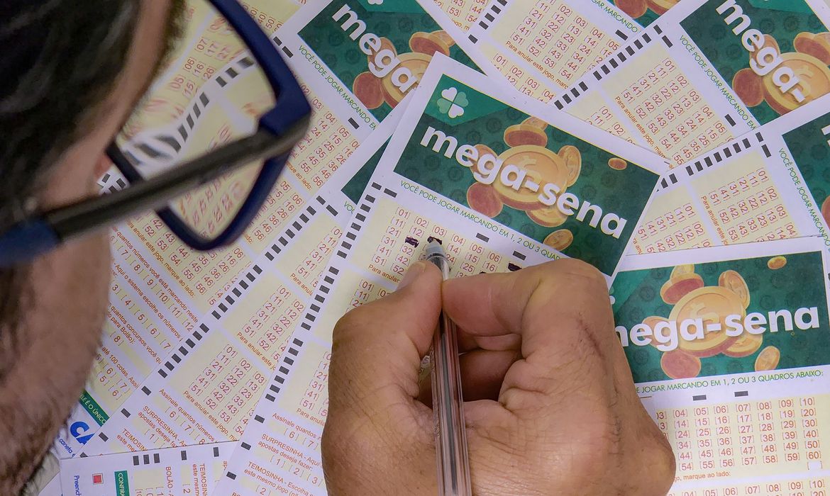 As apostas podem ser feitas até as 19h nas casas lotéricas credenciadas pela Caixa em todo o país ou pela internet.