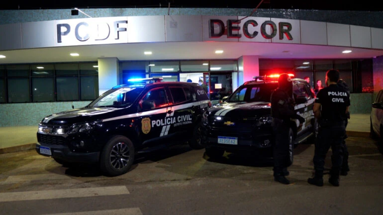 Polícia faz operação contra pastores que prometiam lucro de um octilhão de reais aos fiéis.