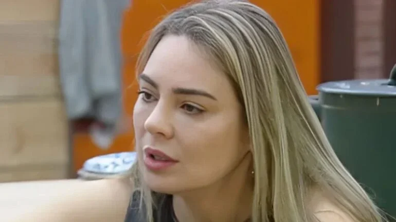 A Fazenda 15: Rachel Sheherazade gera polêmica ao citar Bolsonaro e bastidores do SBT em reality