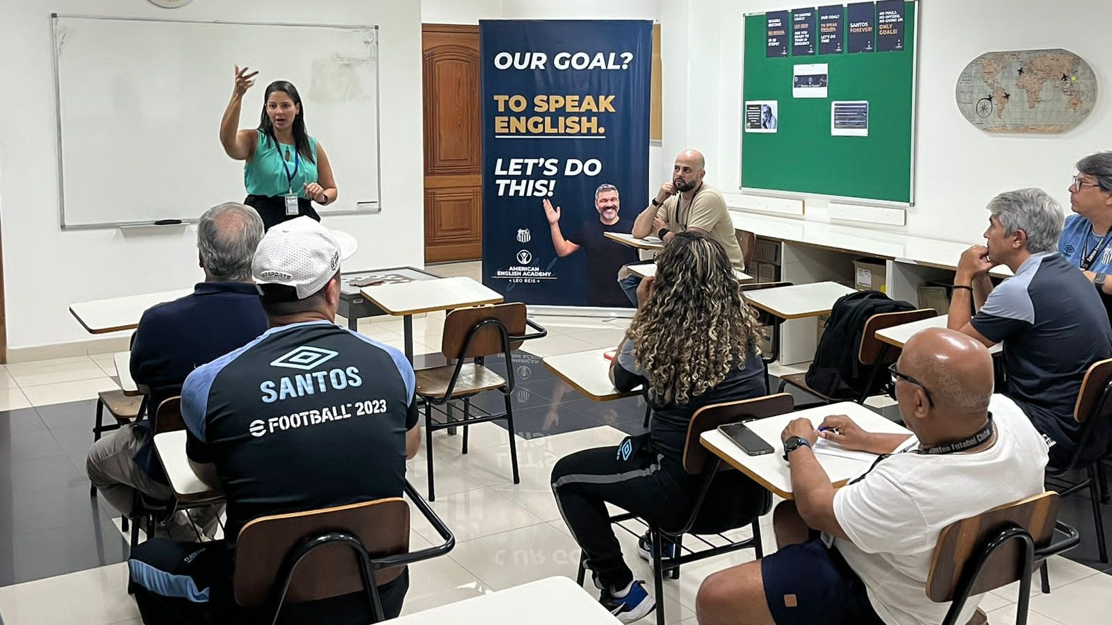 Santos inicia parceria com escola de idiomas