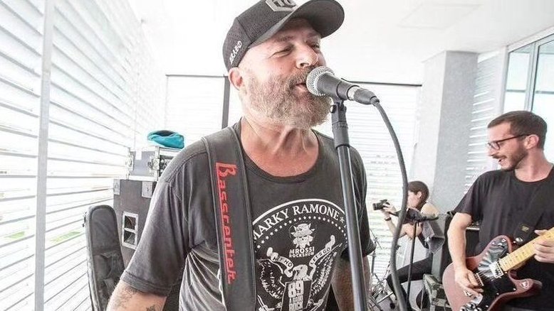 Mingau, baixista do Ultraje a Rigor, segue internado após tiro na cabeça