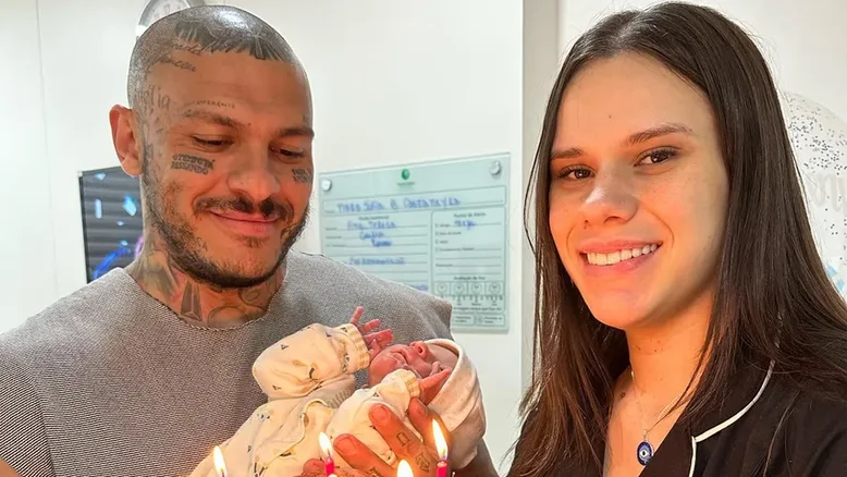 Toguro comemora aniversário com filho e namorada