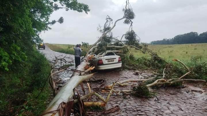 Santa Catarina confirma 1ª morte durante passagem de ciclone; quatro morreram no RS
