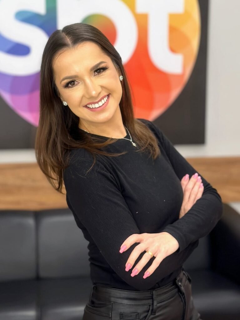 Apresentadora Vivi Cake fala sobre tratamento contra o câncer e retirada total do útero
