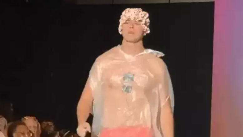 Youtuber invade desfile da Semana de Moda de Nova York