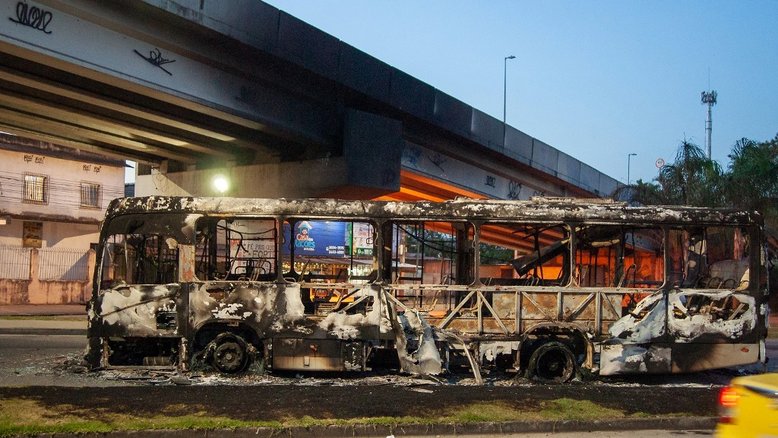 Ônibus incendiado no Rio de Janeiro
