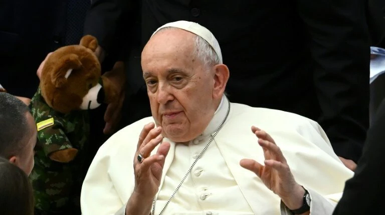 Entenda decisão do papa sobre bênção a casais do mesmo sexo