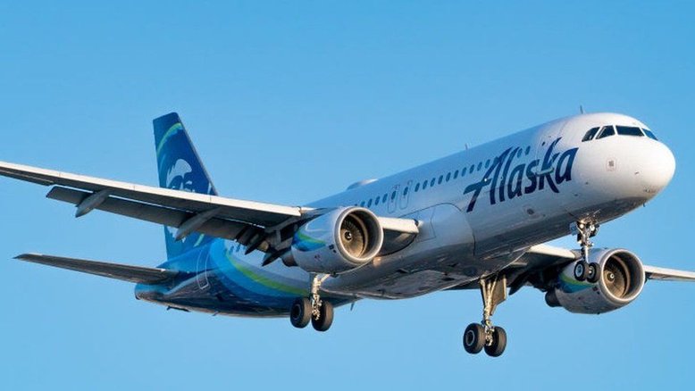 Piloto de folga tenta desligar motores de avião durante o vôo