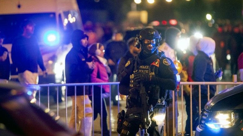 Dois suecos morrem em atentado em Bruxelas e agressor consegue escapar
