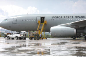 Primeiro avião da FAB que vai resgatar brasileiros em Israel já