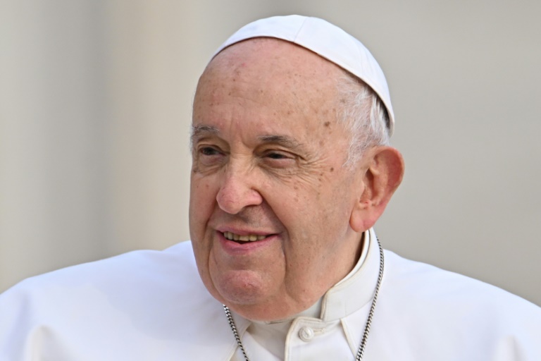 Papa alerta contra abusos comerciais e consumistas no Natal