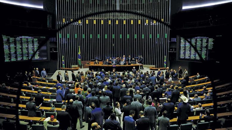 Independentemente da coloração partidária, parlamentares trabalham unidos por um aumento substancial do chamado fundão