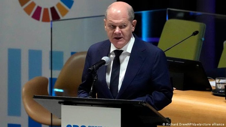 Scholz diz que o n° de refugiados na Alemanha é "muito alto no momento"