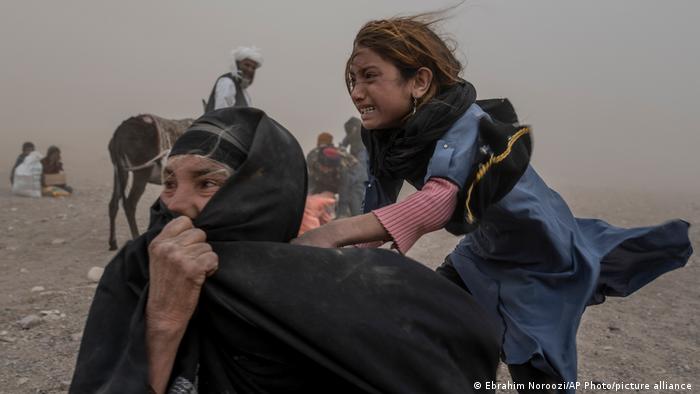 Inverno ameaça mulheres e crianças afegãs após terremotos