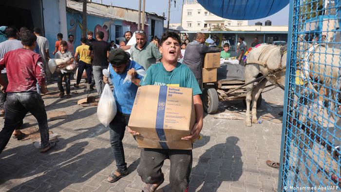 Em busca de comida, multidão invade armazéns da ONU em Gaza