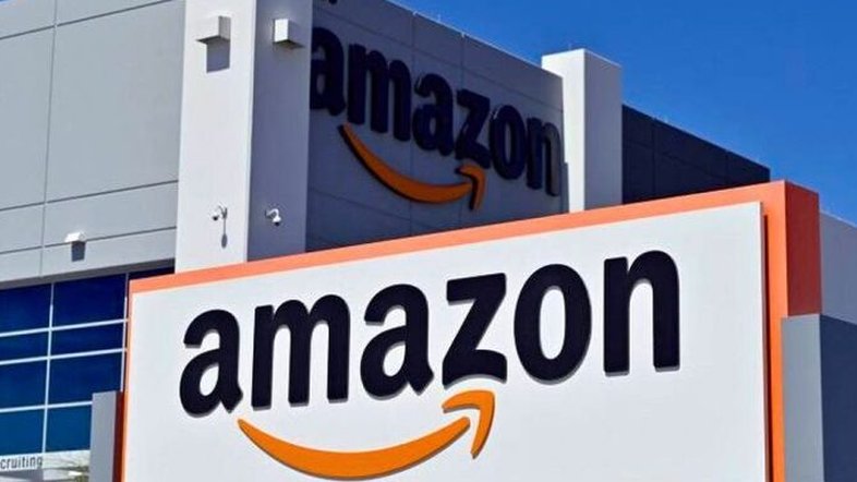 Amazon demite funcionários na unidade Alexa em mudança impulsionada por IA