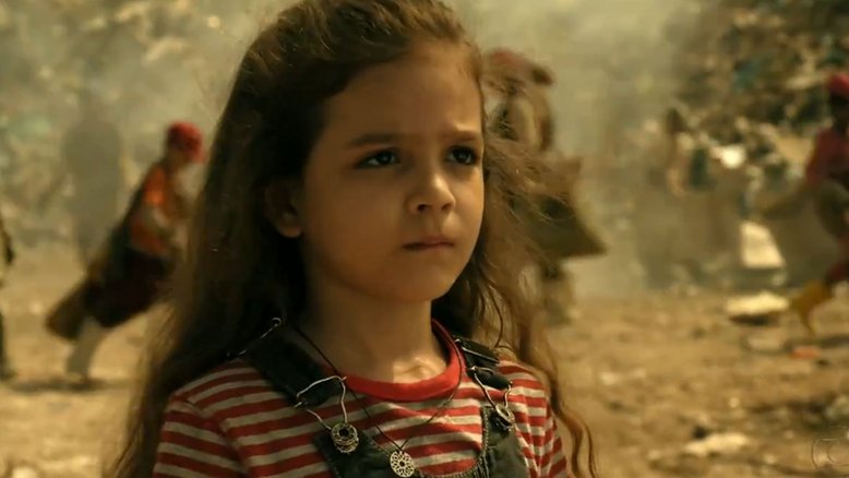 Mel Maia como Nina em "Avenida Brasil"