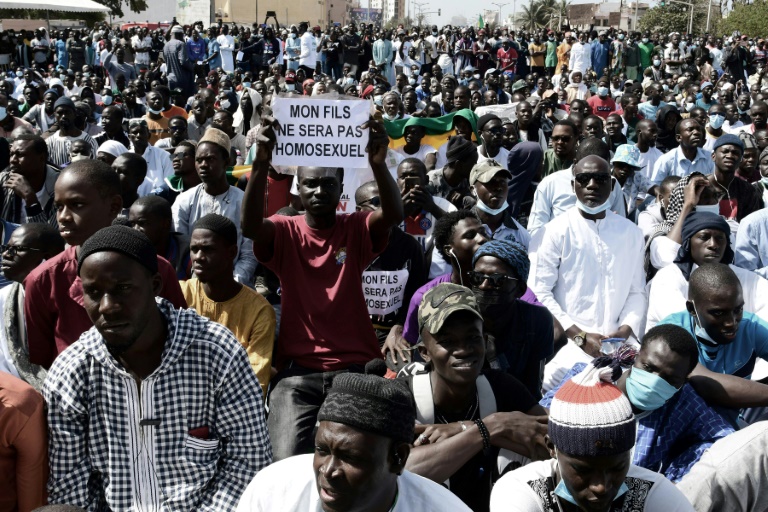 Exumação e queima de corpo de homossexual causa comoção no Senegal