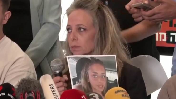 'Tragam minha filha de volta', implora mãe de jovem que aparece em vídeo do Hamas