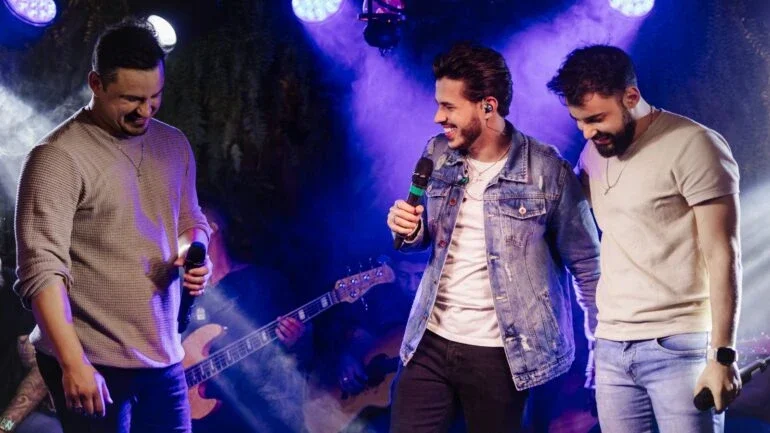 Clayton & Romário dividem palco com Bruno Rosa em lançamento de novo single