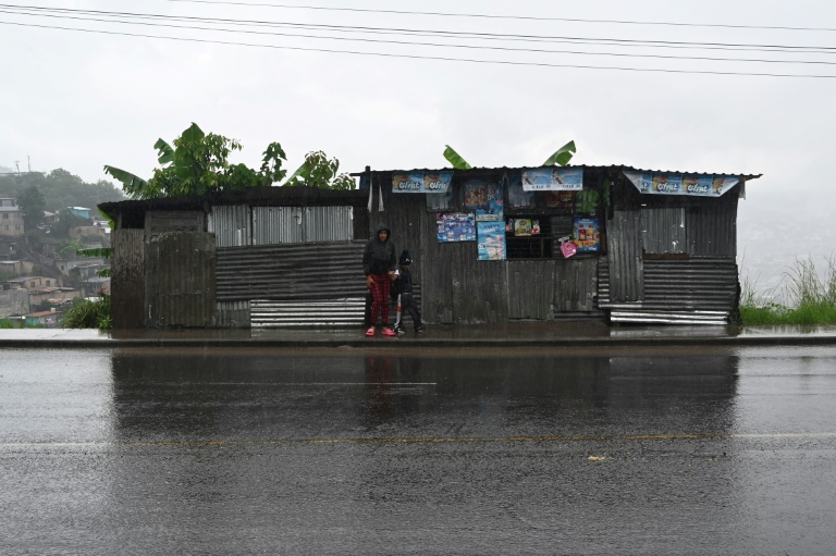 Tempestade Pilar causa fortes chuvas na América Central e aumenta alerta de inundações