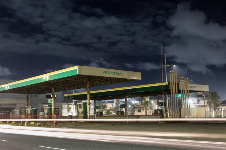 Petrobras cai 6% após proposta de mudanças em estatuto social