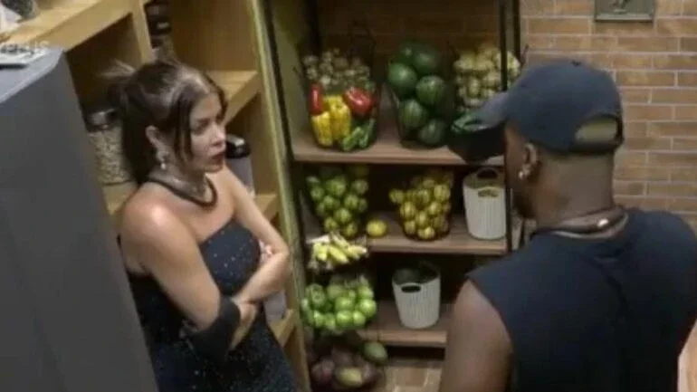 A Fazenda 15: Ao falar de Sheherazade, Tonzão cita o fato da jornalista ser 