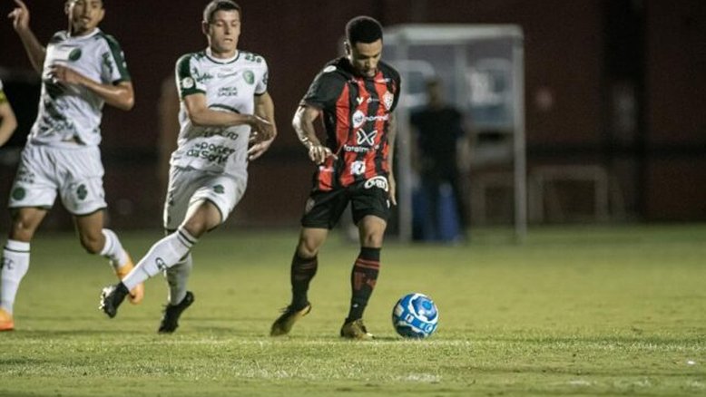 Vitória supera o Guarani e aumenta vantagem na liderança da Série B
