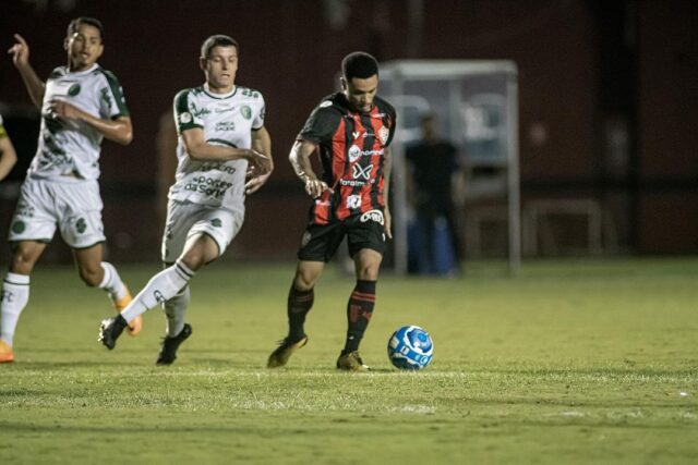 Vitória supera o Guarani e aumenta vantagem na liderança da Série B