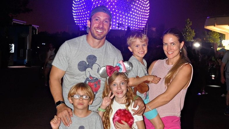 Influencer Camila Amaral faz sucesso nas redes sociais com perfil @malademae