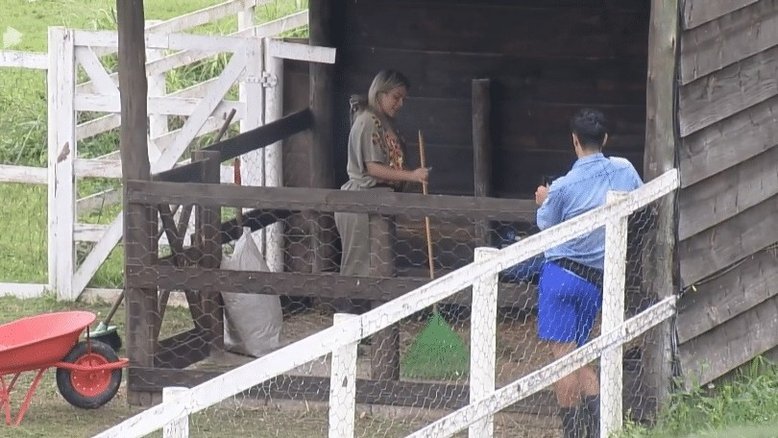 A Fazenda 15: Kally diz não conseguir fazer cocô há um mês