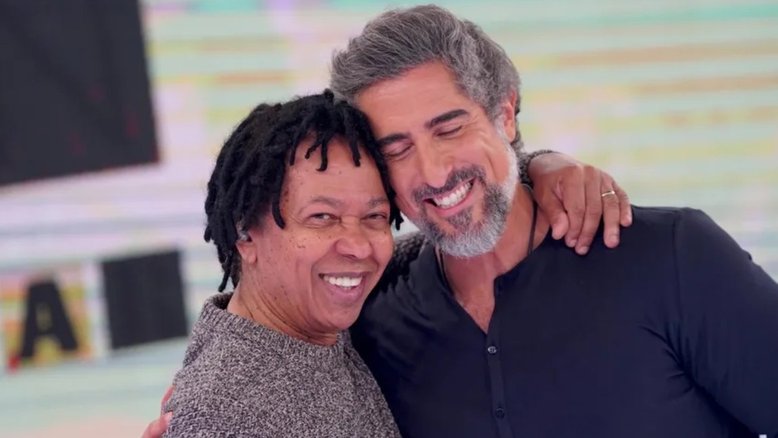 Marcos Mion merece um prêmio pela emocionante homenagem a Djavan no 'Caldeirão'