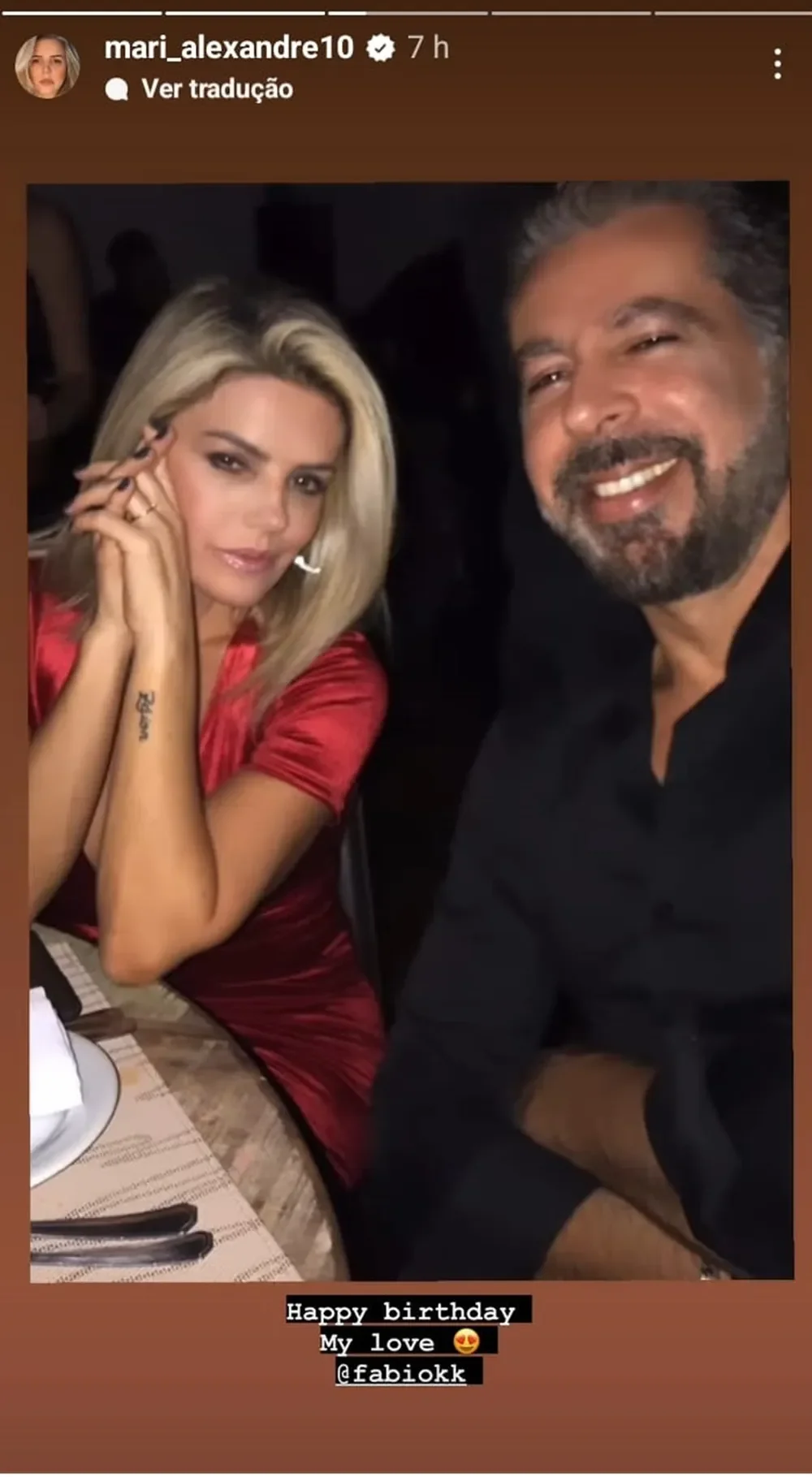 Em clique raro, Mari Alexandre surge com o namorado secreto e deseja parabéns ao amado