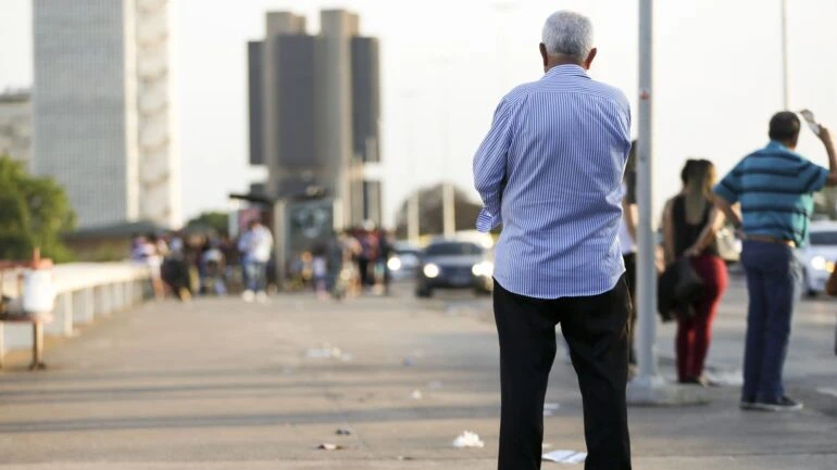 Idosos na região central de Brasília