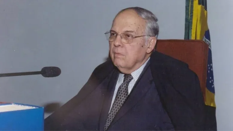 Morre Moreira Alves, ministro aposentado do STF, aos 90