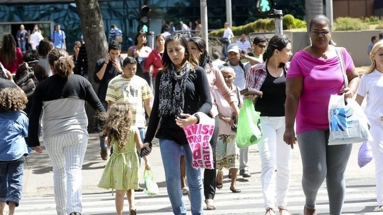 Mulheres são maioria da população no Brasil