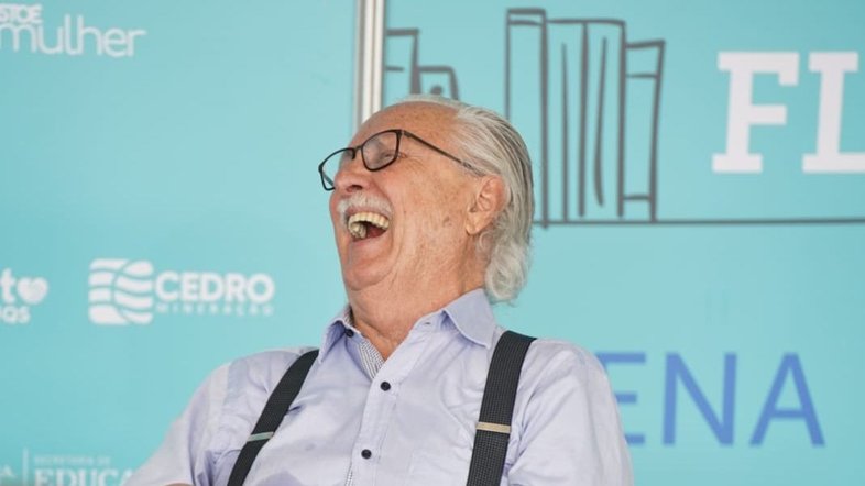 O escritor Olavo Romano durante encontro na Feira de Literatura de Tiradentes