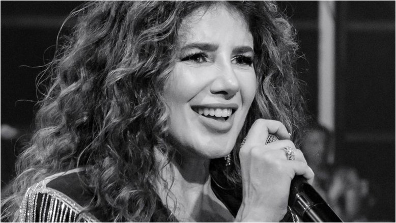 Paula Fernandes aparece cantando sobre separação e fãs apoiam