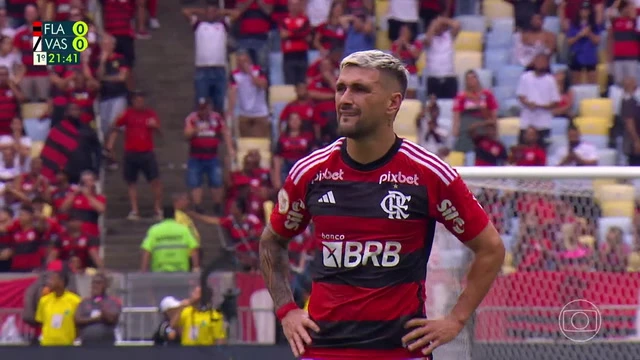 Com recorde de público, Flamengo supera o Vasco em estreia de Tite no Maracanã