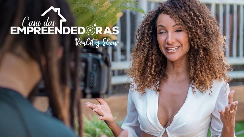 Renata Rado é a responsável por comandar o novo reality show da RedeTV!
