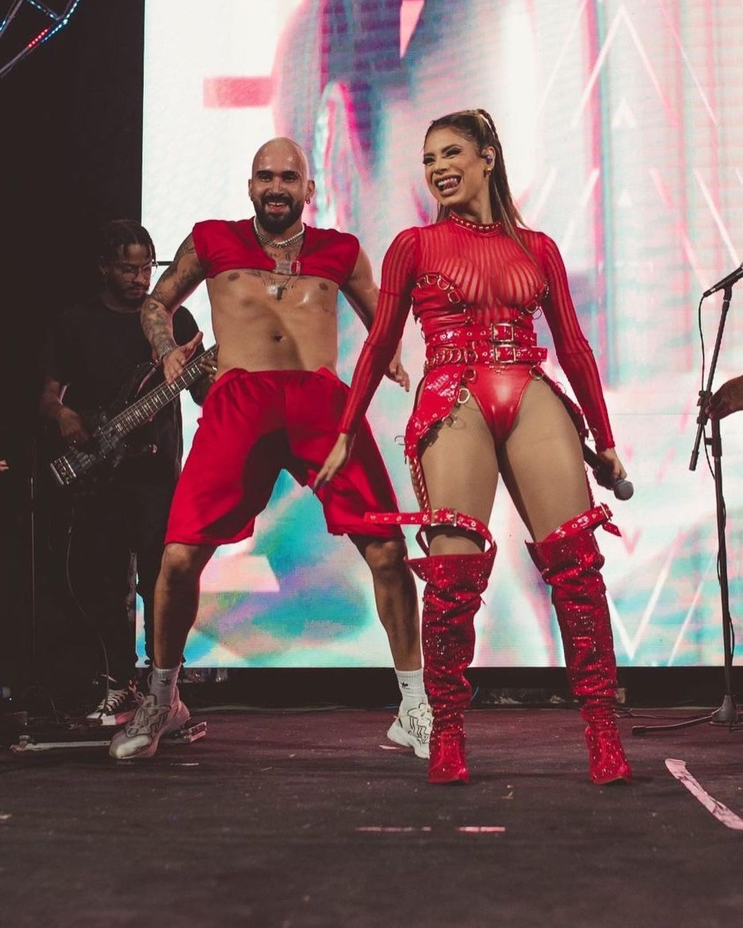 Depois de Luísa Sonza, relembre cantoras que já se envolveram com suas bailarinas 8 Lexa e Gabriel Felinto
