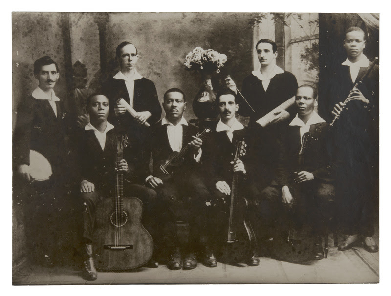 Os Oito Batutas: Jacó Palmieri, Donga, José Alves, Nelson Alves, Raul Palmieri, Luís de Oliveira, China e Pixinguinha, 1919