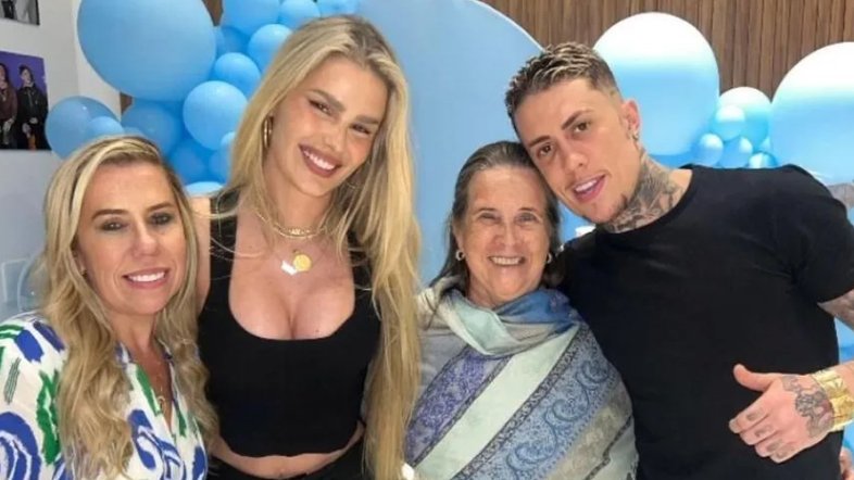Yasmin Brunet marcou presença no aniversário da avó de MC Daniel