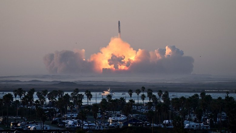 SpaceX diz que foguete Starship explodiu após se separar do propulsor