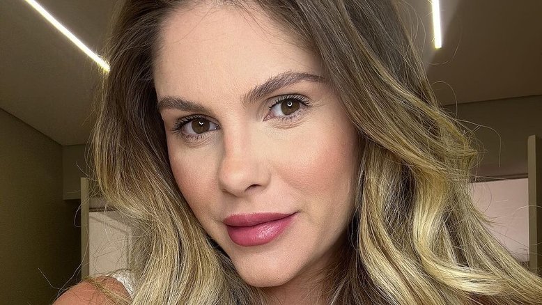 Grávida de gêmeos, Bárbara Evans impressiona ao mostrar formato da barriga