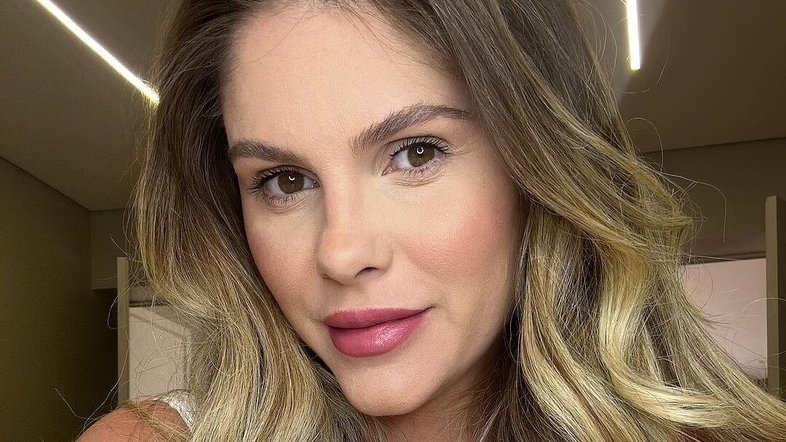 Grávida de gêmeos, Bárbara Evans impressiona ao mostrar formato da barriga
