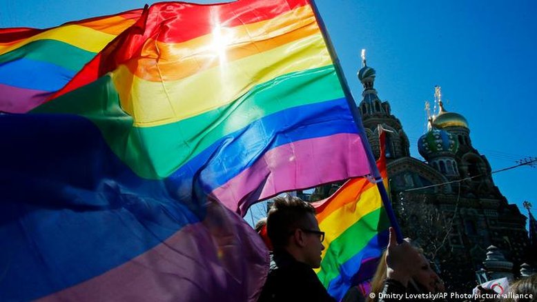 Rússia bane movimentos LGBT por "extremismo"